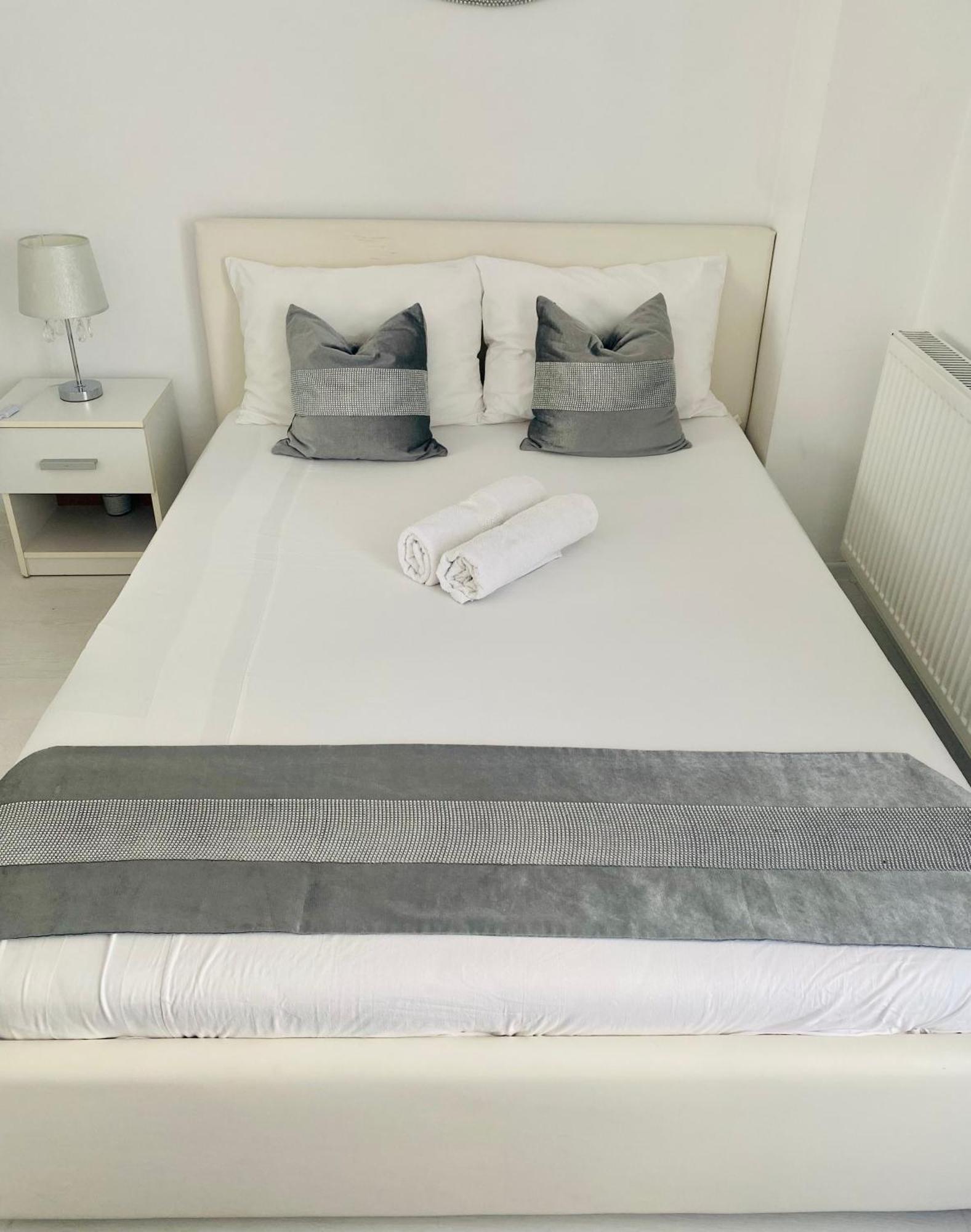 White Luxury Apartment Sibiu Exteriér fotografie